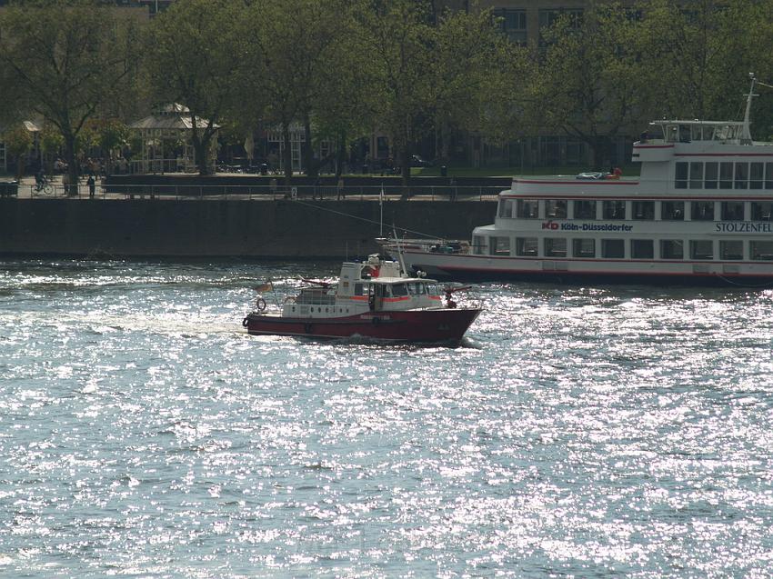 Uebungsfahrt Loeschboot und Ursula P34.JPG